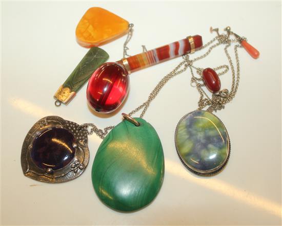 Bag of hardstone jewellery